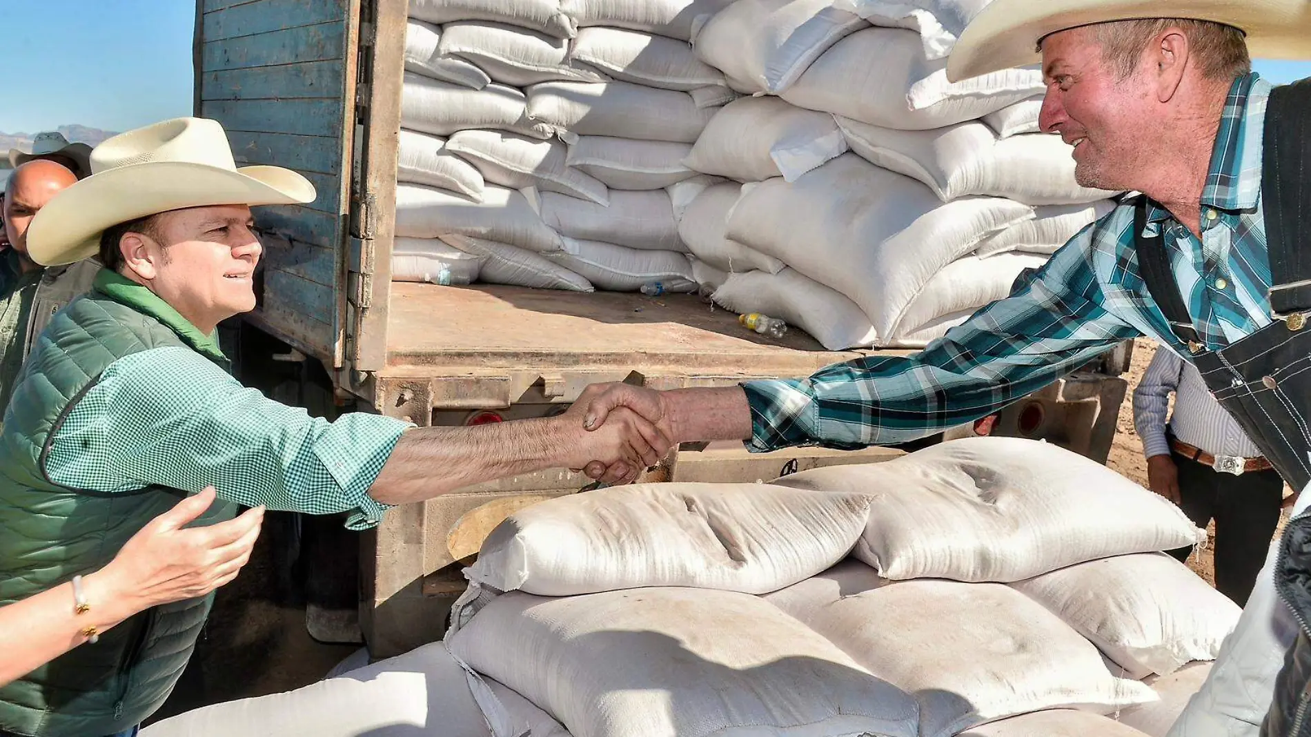 Ante peor sequía en 50 años, Esteban nunca dejó solas a las familias del campo (2)